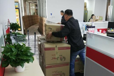 广州海珠北路服务优公司搬家提供2吨货车